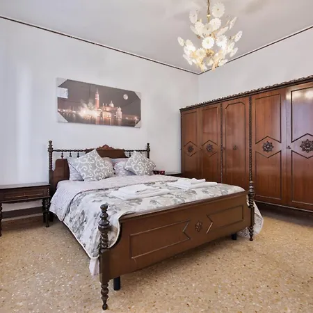 בית הארחה Urban Neighbour Venice מרגרה